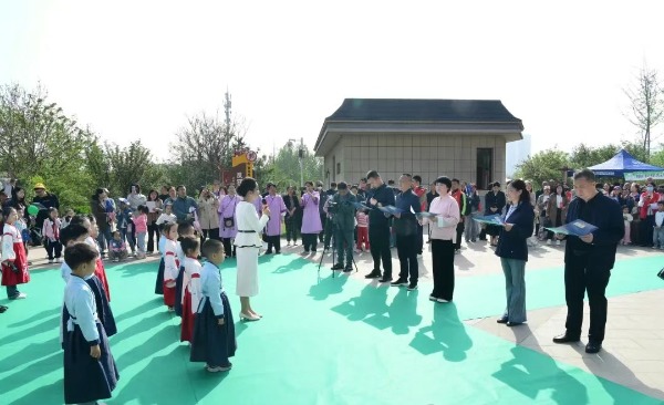 “有一种家风叫书香”“好家风 共阅读...